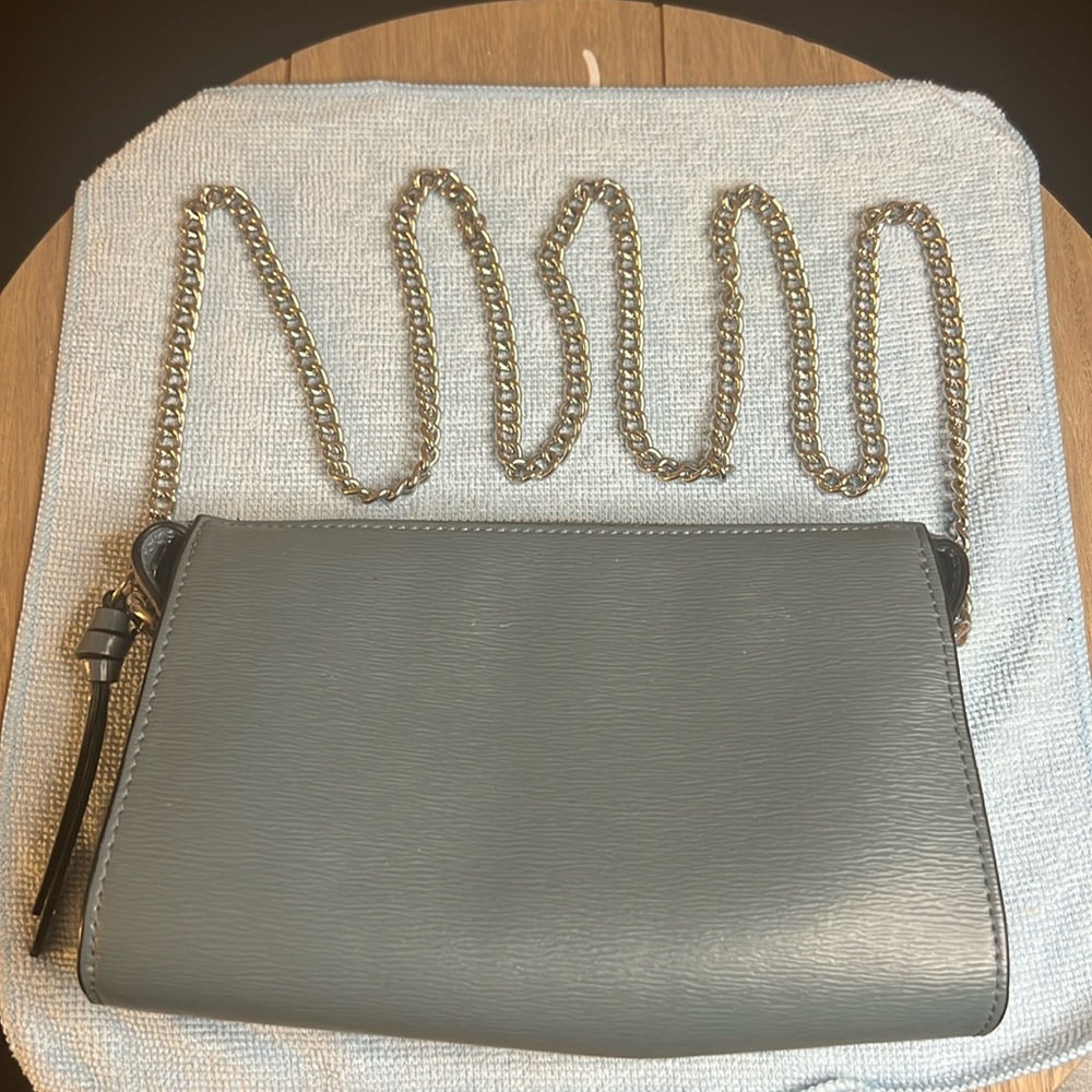 Simple, Gray crossbody chain strap purse. Great condition